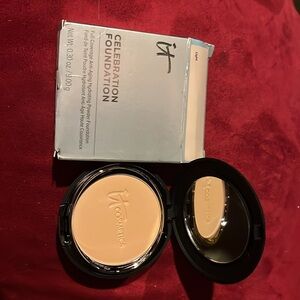 It cosmetics celebration foundation light brand new